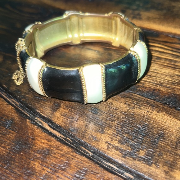Chic GUC JCrew Black/White bangle style bracelet. - Picture 7 of 7